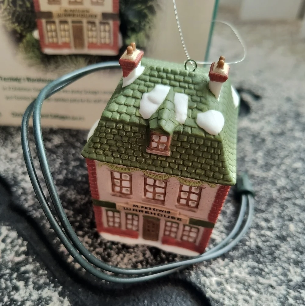 Dept 56 Fezziwigs Warehouse Lighted Ornament Christmas Carol Cottages 98745